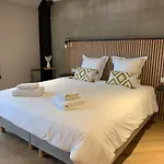 Dionbulles & Dionlodge Guesthouse, Private Wellness With Pool In Option 住宿加早餐酒店