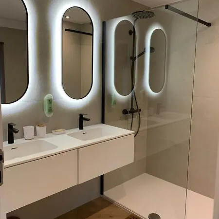 Dionbulles & Dionlodge Guesthouse, Private Wellness With Pool In Option Nocleg ze śniadaniem 4*