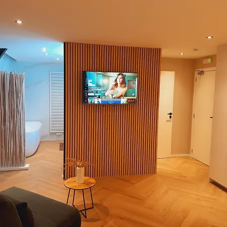 Dionbulles & Dionlodge Guesthouse, Private Wellness With Pool In Option Nocleg ze śniadaniem