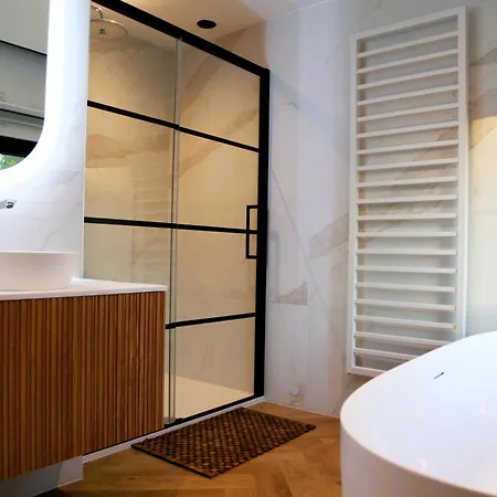 Dionbulles & Dionlodge Guesthouse, Private Wellness With Pool In Option 4* Chaumont-Gistoux