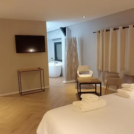 Dionbulles & Dionlodge Guesthouse, Private Wellness With Pool In Option לינה וארוחת בוקר 4*