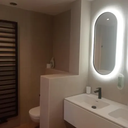 Nocleg ze śniadaniem Dionbulles & Dionlodge Guesthouse, Private Wellness With Pool In Option